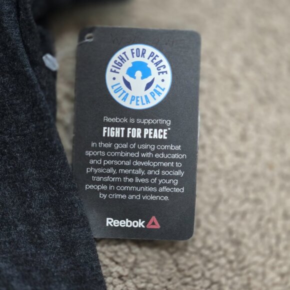 NWT Reebok Women’s UFC T Shirt Short Sleeve V Neck Gray Size M - Picture 7 of 12